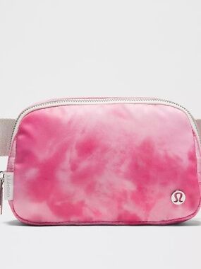 Lululemon Everywhere Belt Bag 1L in Smoothie Print Strawberry Multi/Light Ivory